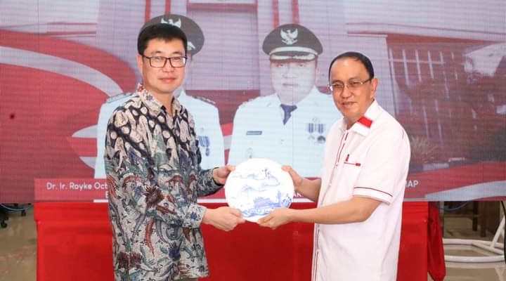 Bupati Royke Roring Terima Investor Cina Bangun Pembangkit Listrik Fotovoltaik